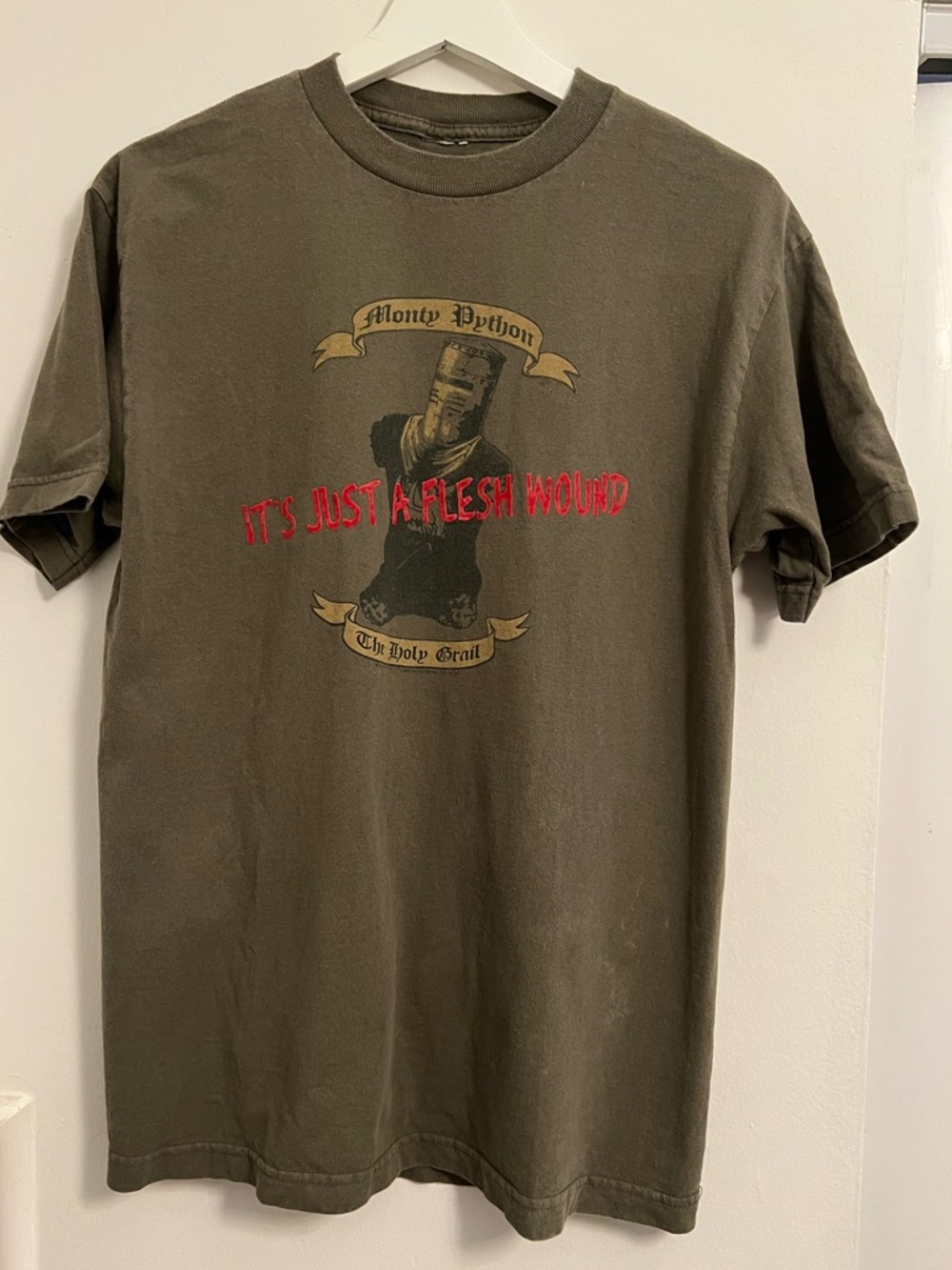 VTG Monty Python Holy Grail Shirt Mens Medium Green It's Just a Flesh Wound Y2K
